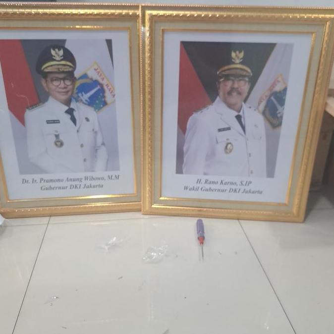 bingkai foto gubernur dan wakil gubernur dki ukuran 35 x 45 cm