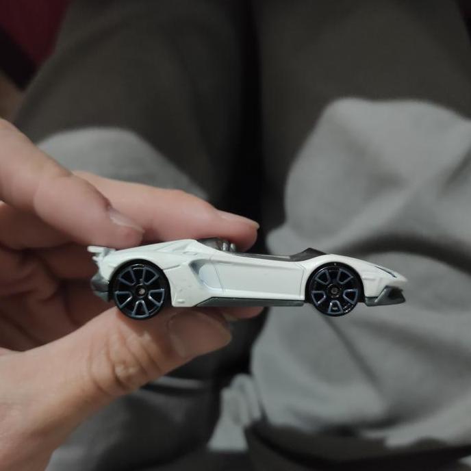 hot wheels lamborghini aventador j putih loose