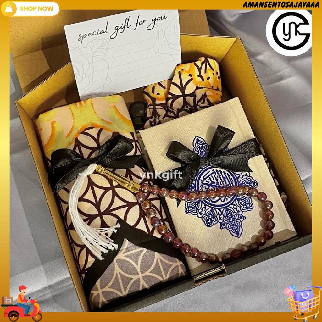 Ynk Gift Hampers Sajadah + Alquran Traveling | Kado Wisuda, Ulang Tahun Cewek & Cowok, Hadiah Islami