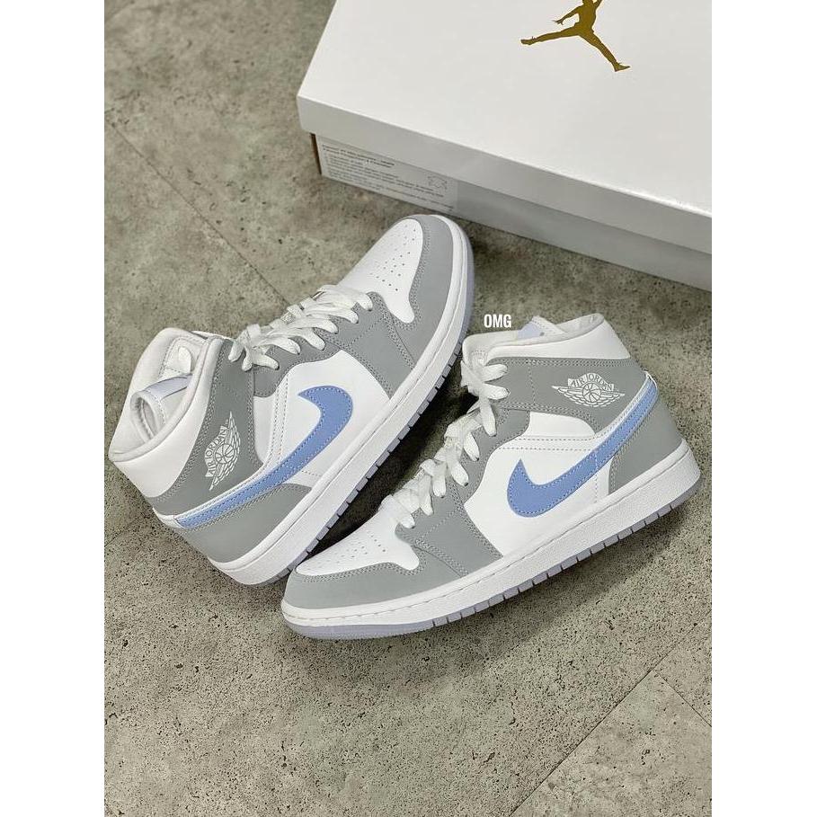 Sneakers Pria Air Jordan 1 Mid Wolf Grey W