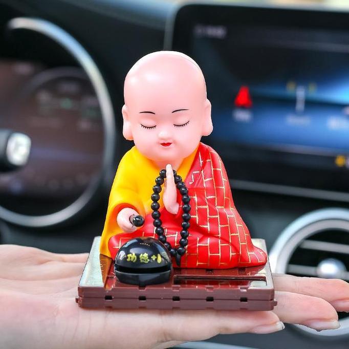 Promo Pajangan MObil Biksu Budha/  Patung Budha Goyang Dashboard Mobil Solar Diskon