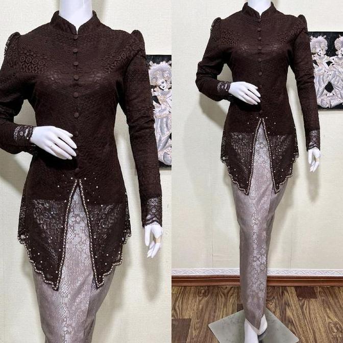 Kebaya Nikita Matt Brokat Polos dengan Hiasan Payet dan Kancing Rok Lilit Songket Tampilan Mewah Ele