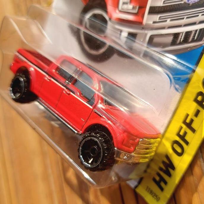 Hot Wheels 15 Ford F-150 Putih Merah K&N Mobil Pickup HW Off Road Ban Plastik