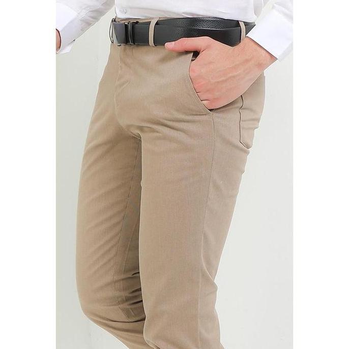 Cardinal Celana Panjang Slim Fit Pria F4002BK05D