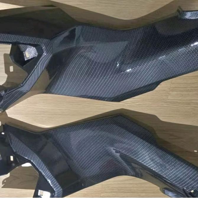 sambungan body tengah adv 160 motif carbon glossy. Original