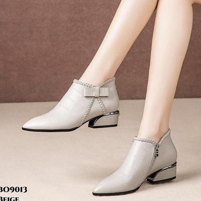 Topshoes Sepatu Boots Wanita Flat Fashion Hak Tahu Tinggi 3.5Cm Fashion Wanita Ala Korea Style Good 