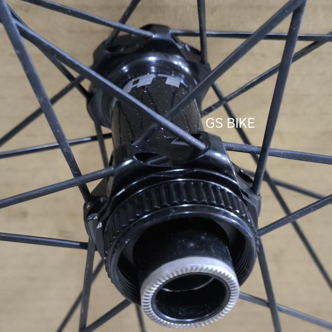 DT SWISS XRC-1250 SPLINE 27.5" CARBON DT Swiss 240 Hub Freehub Centerlock HG Ratchet Wheelset Sepeda