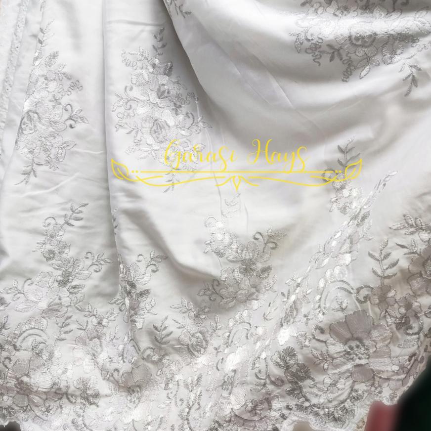 Kain Embroidery Satin Silk Saten Bordir Putih Silver Pinggiran 135 Cm