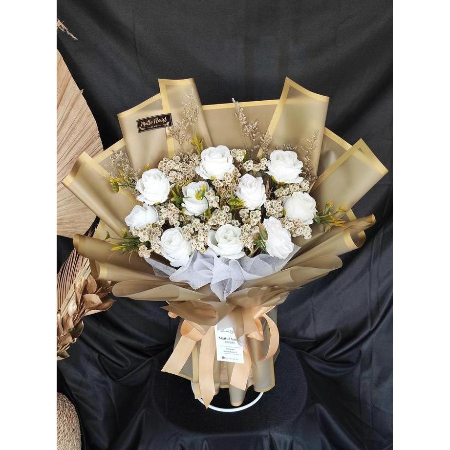 Buket Bunga Mawar putih gold Elegan Campuran Edelweiss dan Caspea Eksklusif dan Premium