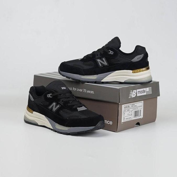 New Balance 992 Black Grey