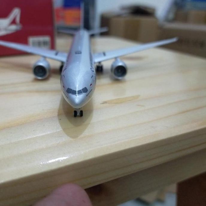 Garuda Indonesia Boeing 777-300er PK-GII Skyteam Livery NG Model 1:400 TD