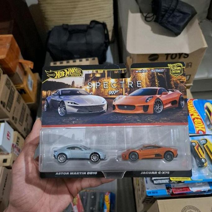 Hot Wheels Premium 2 Pack Aston Martin Db10 and Jaguar C-X75 Spectre 007