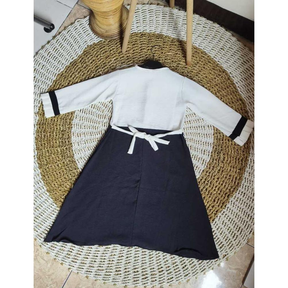 Diskon Gamis Anak Hitam Putih Crinkle Airflow / Seragam Pakaian Anak Sekolah Paud Tk Sd Madrasah / G