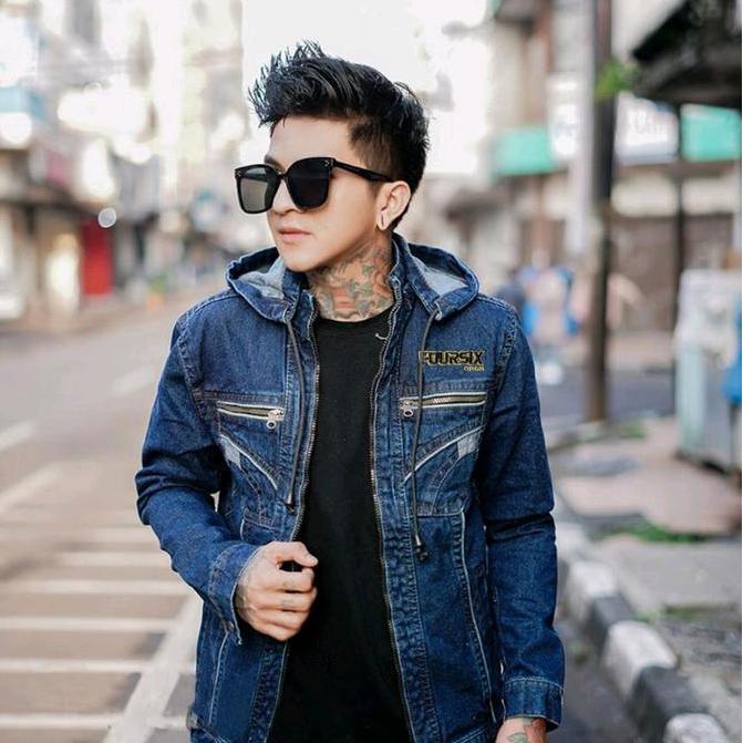 Hose- Jaket Jeans Denim Topi Kupluk Bisa Lepas Pasang/Zyper Resleting Lengan Panjang Distro Pria Nit
