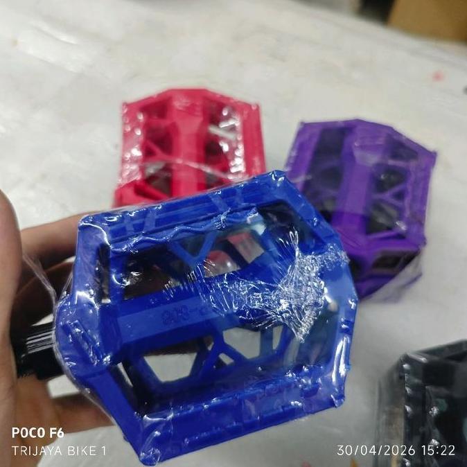 Pedal Plastik United FP-808 As BESAR MTB Fixie Lipat Universal FP 808 Hitam Merah Ungu