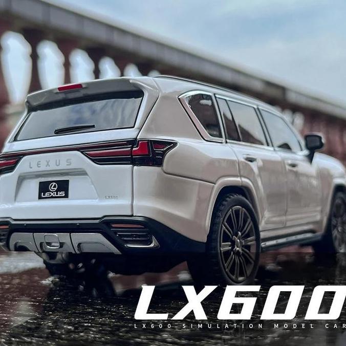 Diecast Lexus LX600 LX 600 Miniatur Mobil Mainan Koleksi Skala 1:24 BS