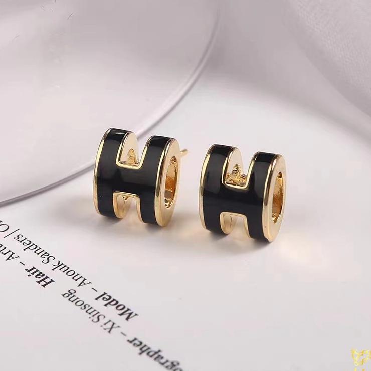 A58 Anting Titanium Premium Wanita Model Tusuk Huruf H Hitam Putih Elegant Lapis Emas 18K
