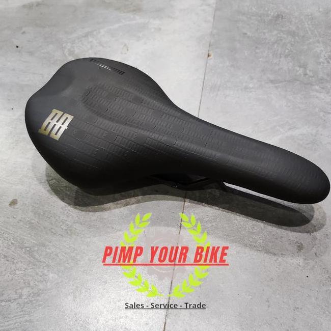 Saddle Dominate Bla 142Mm By Ddk Bla Dark Green