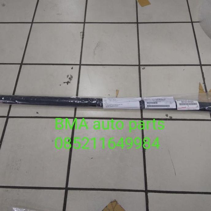 Parts- Karet Kaca Pelipit Luar Belakang Fortuner