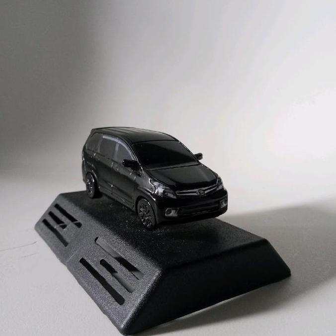 PARFUME MINIATUR MOBIL XENIA 2012