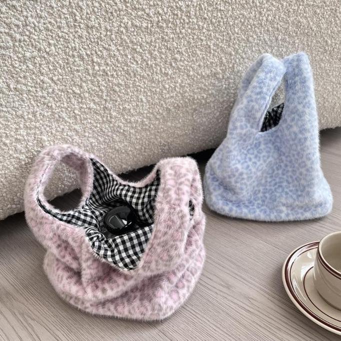 SHANBIU Tas Fashion Wanita Versi Korea Lucu Tangan Motif Macan Tutul Tas Berbulu Tas Jinjing Berbulu