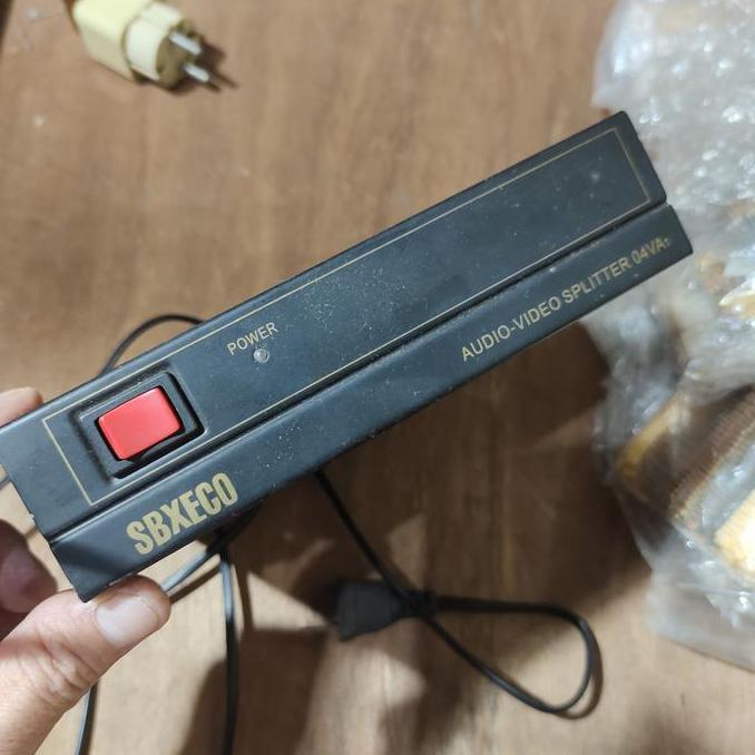 BEKAS AUDIO VIDEO AV SPLITTER MGB88