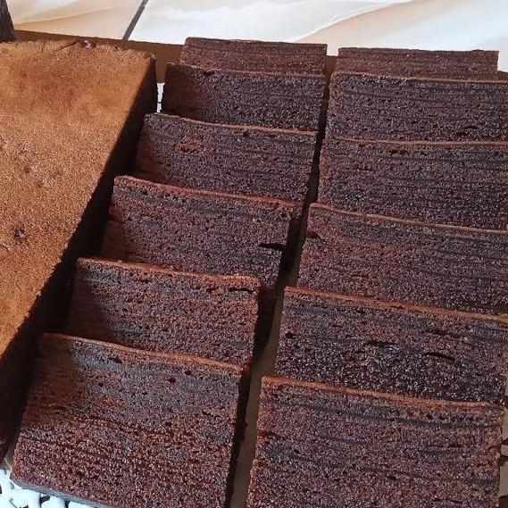 Lapis Legit Coklat Spesial Basah 16x8cm - Food, Frozen Makanan Cemilan Cokelat Manis