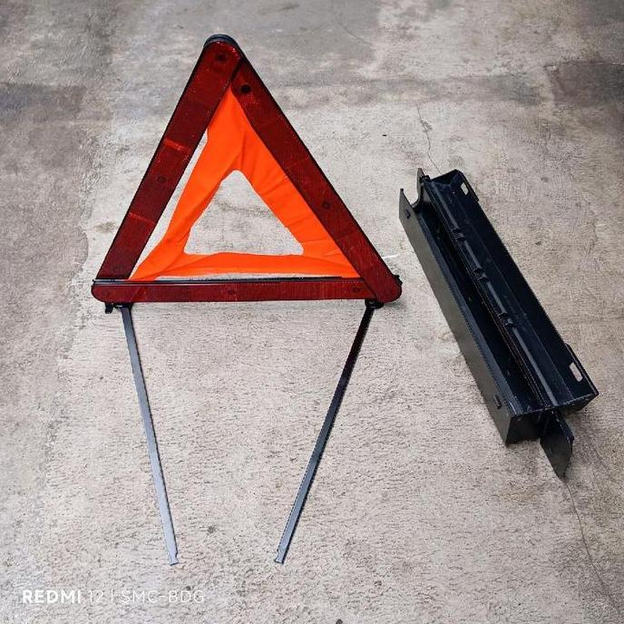 KESELAMATAN SEGITIGA PENGAMAN DARURAT EMERGENCY KIT WARNING TRIANGLE MERCEDES-BENZ MERCY A140 A160 W