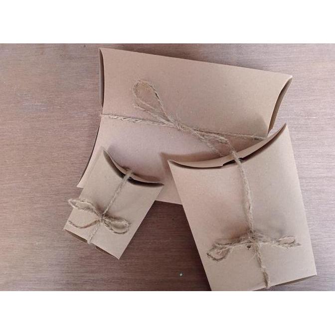 Pacnpac- Pillow Box Gift Bantal Kotak Kado Kraf/Hitam/Putih Besar