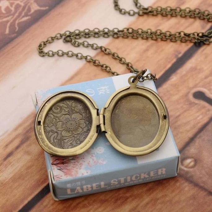 Vintage Oval Brass Carved Photo Locket Pendant Necklace