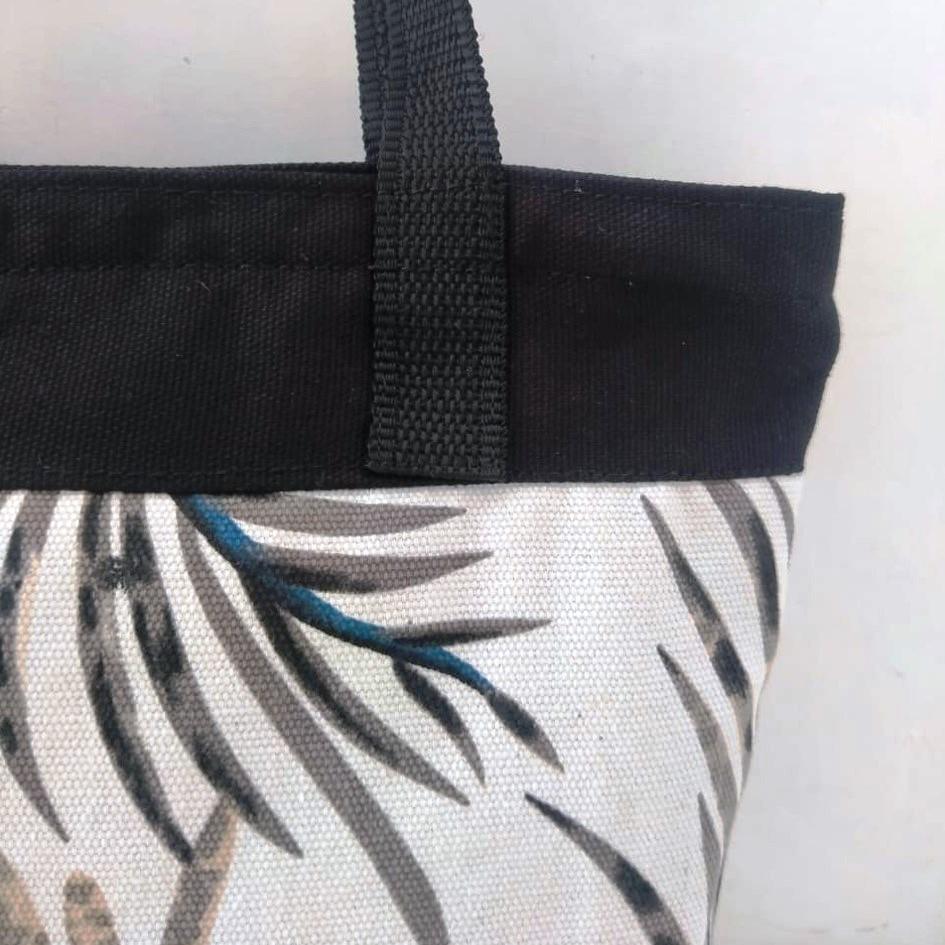 Tas Kanvas Najla Motif Floral Putih. Riens Collections