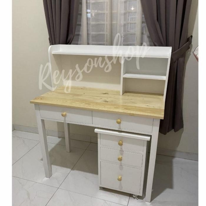 meja rias meja belajar. Kayu jati Belanda. ukuran 100x60x75