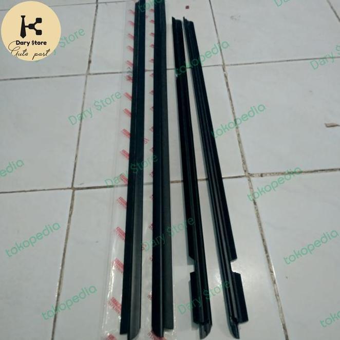 Pelipit Karet Kaca Kaca Luar Mobil Sirion