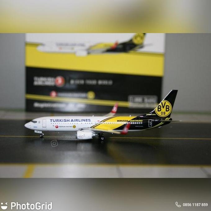 Turkish Airlines Boeing 737-800 TC-JHU Borussia Dortmund Phoenix 1:400