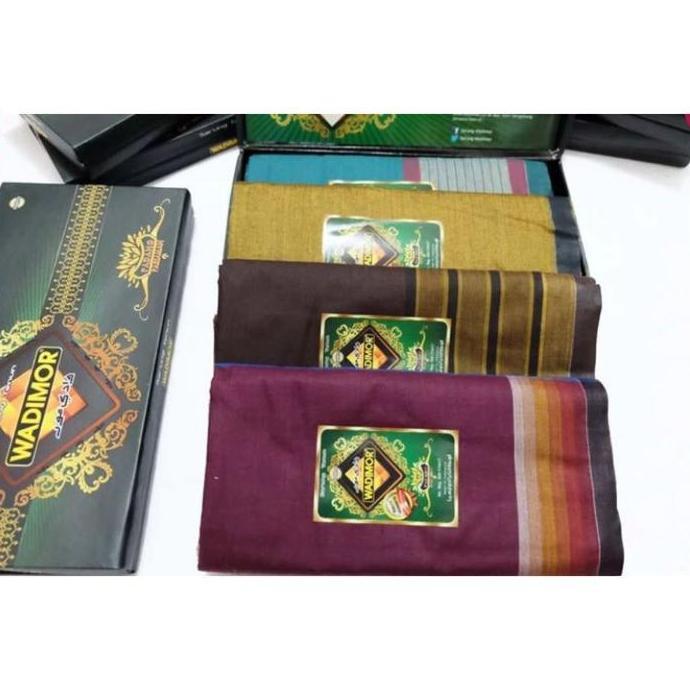 NEW SARUNG WADIMOR. MOTIF PADANG/KOTAK KOMBINASI DEWASA KAIN  TENUN  KATUN KOTAK MUSLIM PUTIH BELAH 