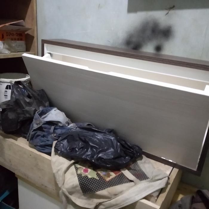 rak sepatu gantung minimalis