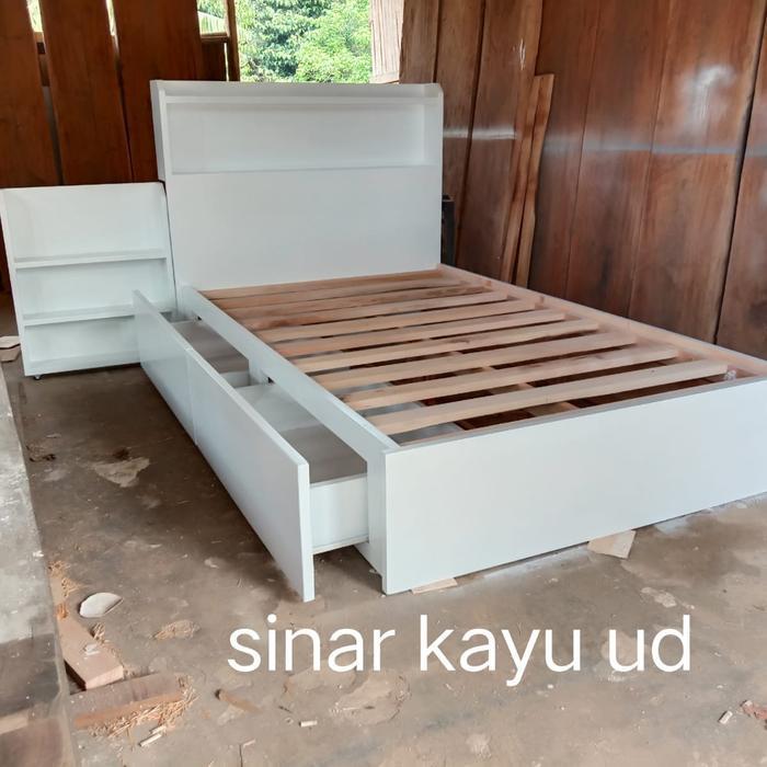Divan minimalis size 90x200 minimalis Kayu solid Dipan