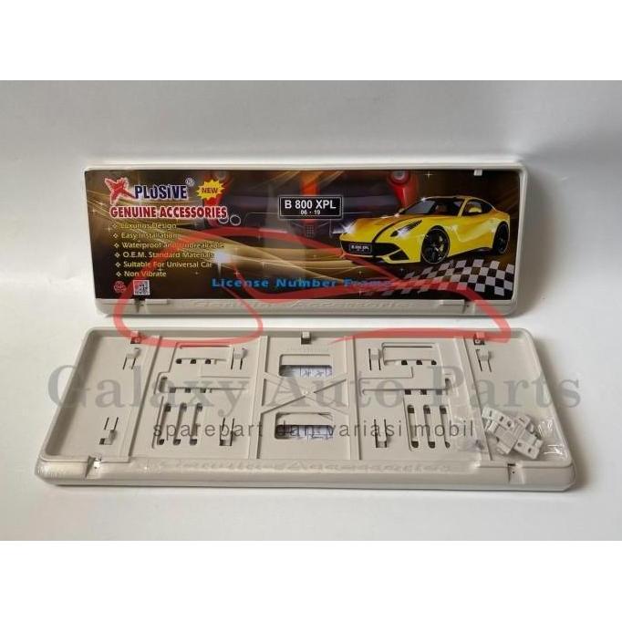 Tempat dudukan plat pelat nomor mobil