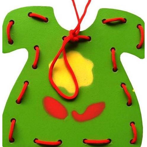 Mainan Kayu: Menjahit Baju