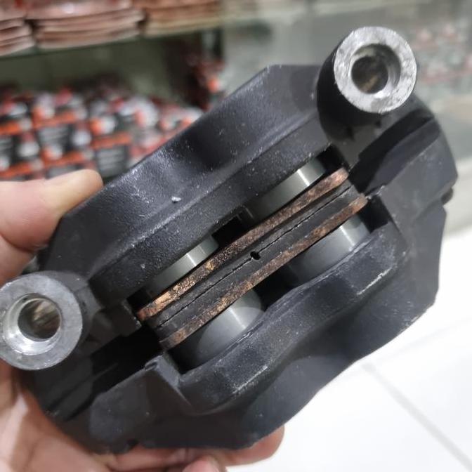Kaliper cakram depan Tokico 4 piston kanan radial pitch 108 mm