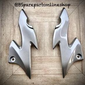 KOVER COVER KUPING BATOK KEDOK LAMPU DEPAN KANAN KIRI SILVER HONDA CB150R CB 150 R CB150 R OLD LAMA 