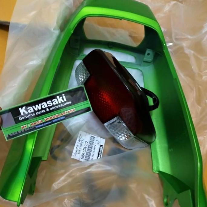 body belakang ninja r ninja ss hijau metalik + lampu stop kaze