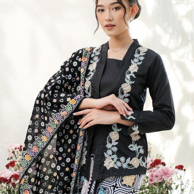 Kebaya Encim Bordir Lengan Panjang Meradelima Katun Jepang Hitam