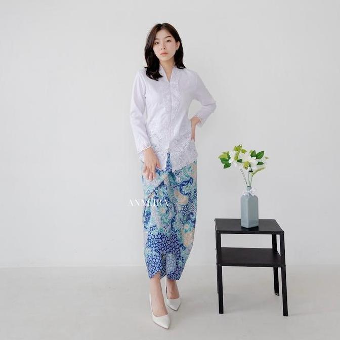 Kebaya putih modern lengan panjang (MORA)