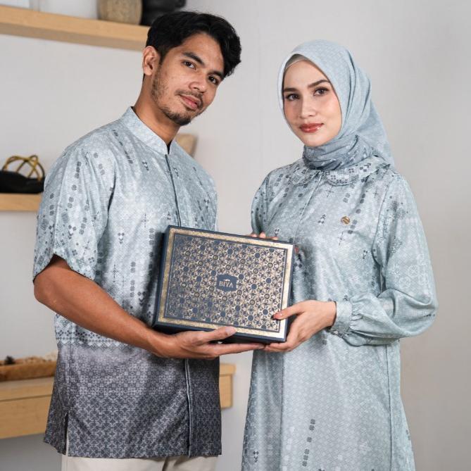 hot product tazbiya - gift set couple mukena & sarung (raya hampers gift box raya couple isi mukena 