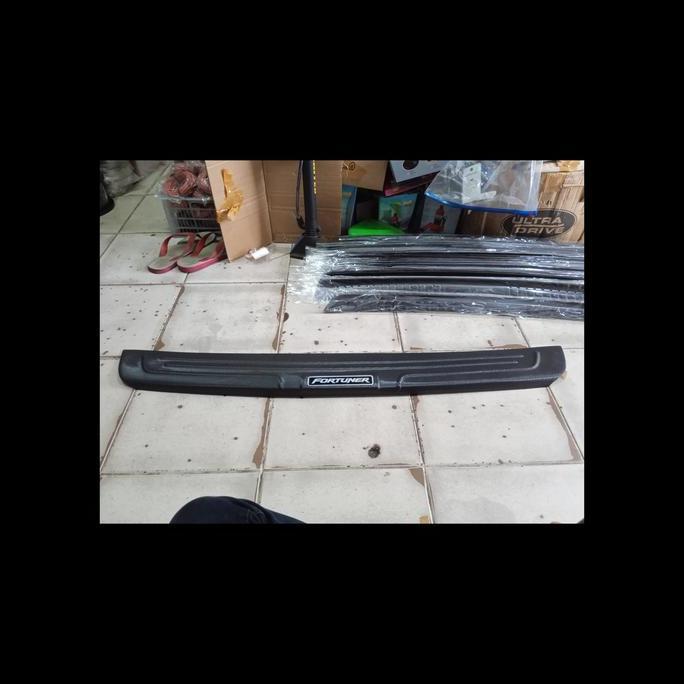 sillplate belakang mobil fortuner 2005-2015