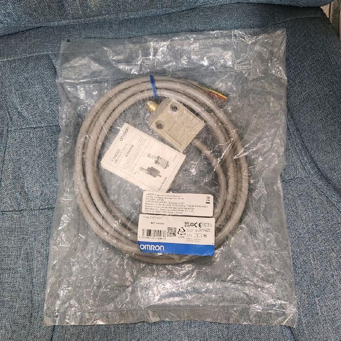 Omron D4C-1202 Limit Switch Original Japan New