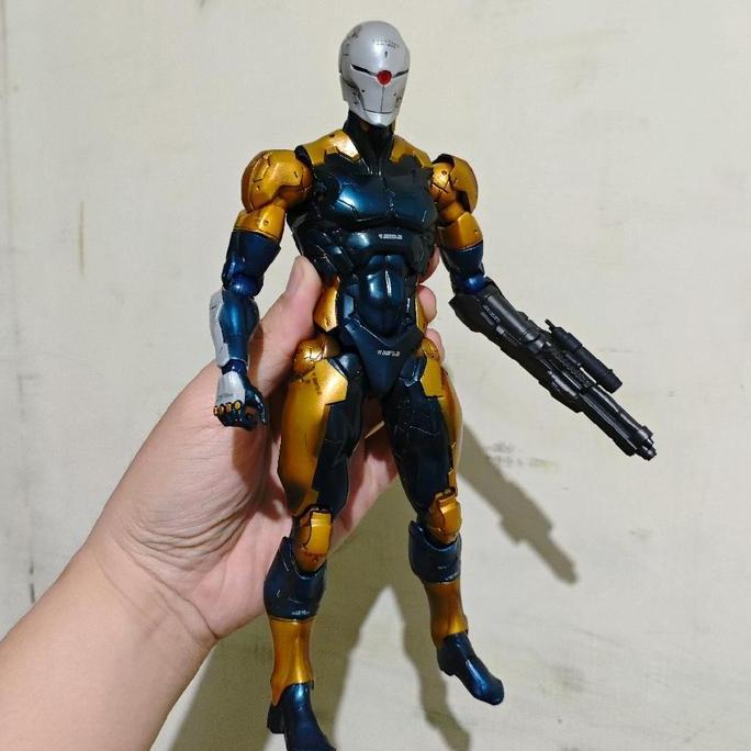 ACTION FIGURE 11' PLAY ARTS KAI METAL GEAR SOLID CYBORG NINJA GRAY FOX SQUARE ENIX JAPAN FG75