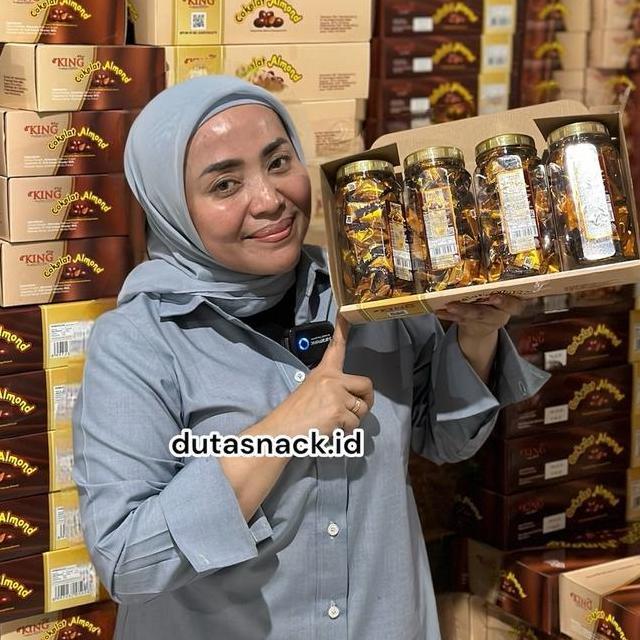 Dking Coklat Almond Isi 4 Toples Cod Kacang Almond Utuh Lapis Coklat