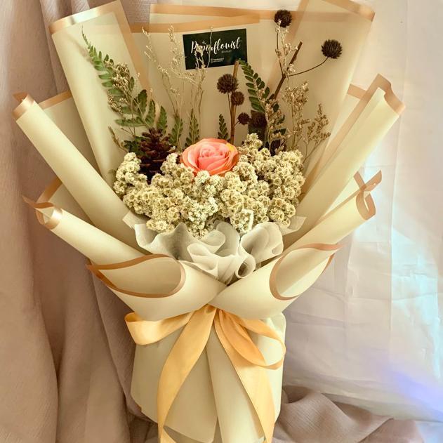 . [] | Buket Bunga Edelweis Dried / Bucket Wisuda / Bouquet Bunga Kering / Buket Cewek Cowok